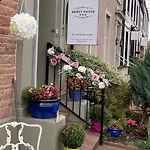 Abbey House Bed & Breakfast 4*