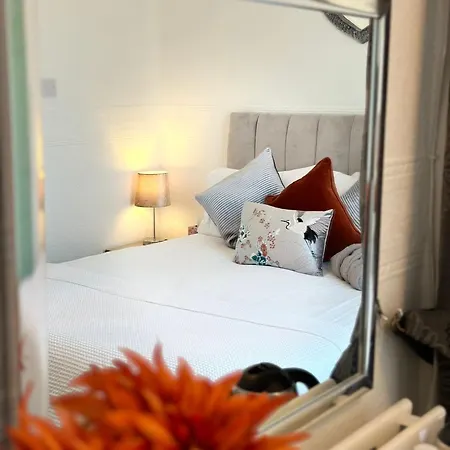 לינה וארוחת בוקר Abbey House 4*