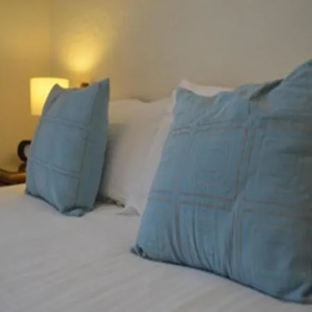 Alojamento de Acomodação e Pequeno-almoço Abbey House 4*